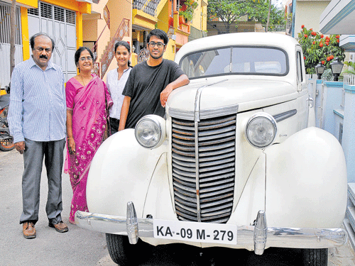PASSIONATE (Fromleft) Shantha Prasad, Sreedevi, Apoorva and Ashwin with the 1938 Nash. DH PHOTOS BY BK JANARDHAN