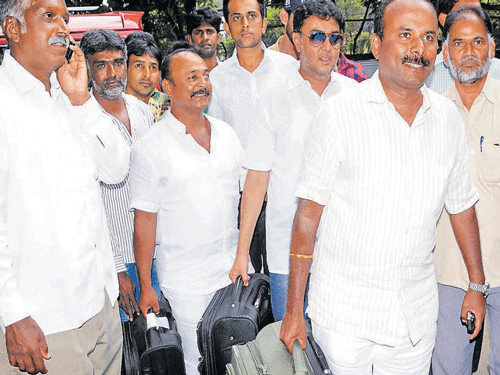 Congress corporators-elect (fromleft, holding briefcase) Mohd Zameer Shah, A R Zakir and R Sampath leave for Madikeri fromBengaluru on Monday. DH PHOTO/ B H SHIVAKUMAR