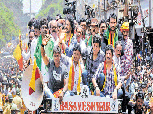 Sandalwood unites: Kannada film actors Duniya Vijay, Ganesh, Shivrajkumar, Ravishankar, Darshan, Ravichandran,  Upendra and others take part in a massive rally in Hubballi on Sunday in support of farmers' demand for immediate  implementation of the Kalasa Banduri water project. dh photo