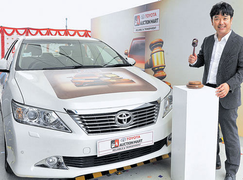 NEXT PLEASE: Toyota Kirloskar Motor Managing Director Naomi Ishii inaugurates the Toyota Auction Mart in Bidadi with a knock of the gavel, heralding a new era in transparency and reliability in the Indian used car business. DH PHOTO