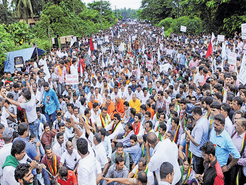Thousands of people sat on the Bengaluru-Mangaluru  National Highway for more than three hours at Uppinangady  in Dakshina Kannada district on Tuesday, in protest against the Yettinahole project. DH Photo