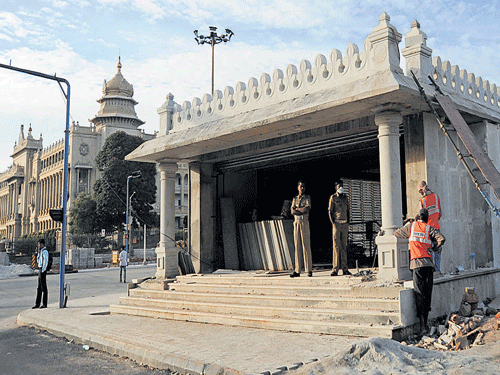 eye-pleasing The Bangalore Metro Rail Corporation Ltd (BMRCL) is also contemplating  restoring the old statues once the civil work is complete. DH PHOTO