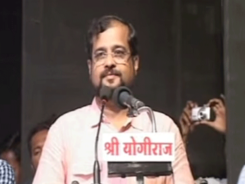 Marathi journalist Nikhil Wagle may be the next target of right-wing groups suspected in the murder of rationalist Govind Pansare. Scrrengrab