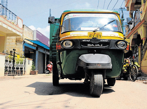 According to Autorickshaw Drivers' Union, the government has not acted upon their several representations seeking better roads. DH FILE PHOTO
