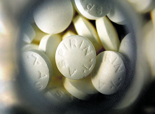 PROS AND CONS: While the US Preventive Services Task Force says that taking low-dose aspirin can help prevent heart attacks, stroke and colorectal cancer, top experts question such a sweeping recommendation, saying widespread use of aspirin could do more harm than good.