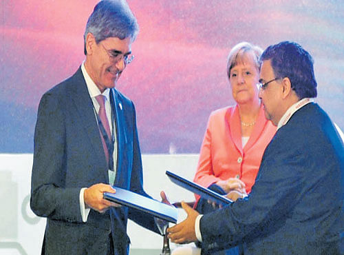 Siemens CEOJoe Kaeser (left) and Gift City MD and CEO Ajay Pandey exchange MoU in Bengaluru on Tuesday. DH PHOTO