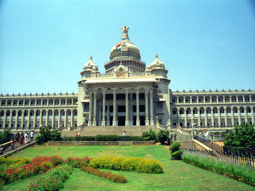 The Karnataka government has hiked the reservation for women in government jobs to 33 per cent from the present 30 per cent. DH File photo