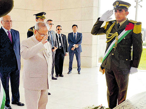 President PranabMukherjee layswreath at the Mouselam of the late Palestinian leader Yasser Arafat in Ramallah on Monday. PTI photo