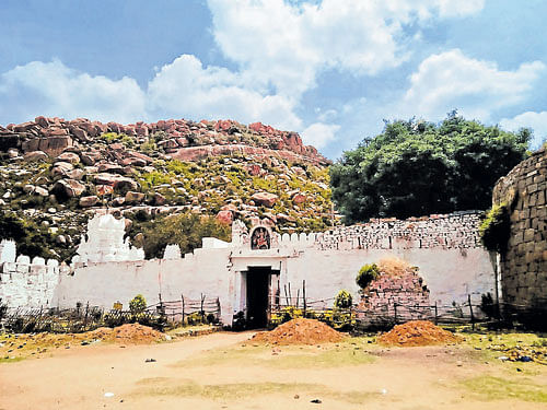 ruins Entrance of Durgadevi Temple, Hemagudda. photo by author
