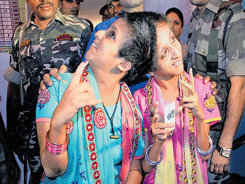 our vote our right: Conjoined twins Saba and Farah shows their inked finger after casting vote during third phase of Bihar Assembly elections, in Patna on Wednesday. PTI