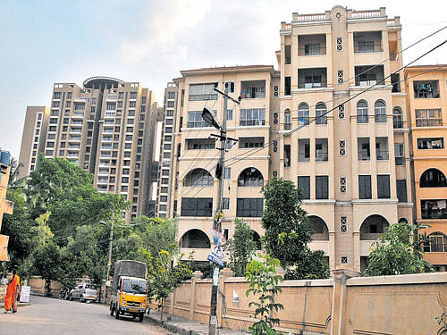 standing tall Independent homes dominate Sanjay Nagar. But in the past few years, there have been quite a few apartments coming up here. dh photo by b k janardhan
