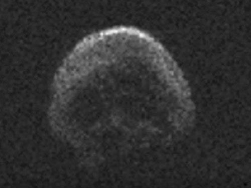 Discovered three weeks ago, the asteroid, 2015 TB145, will fly by our planet at just 1.3 lunar distances, or about 490,000 km, at 1.00 p.m. on Saturday, that means it will pose no threat to the Earth, Xinhua quoted the space agency as saying. Photo courtesy:NASA
