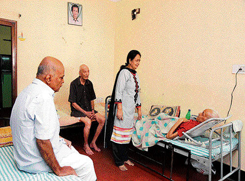 Patients are family Manjula, the founder, caring for some of her elderly patients at the Vaishnavi Medicare Trust's convalescence home. photo by author