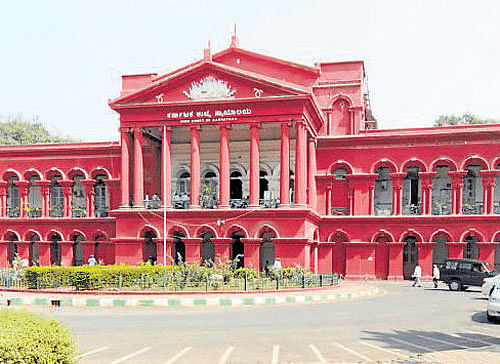 The High Court had passed an order in a PIL that sought its direction to the government to enforce rule 118 of the Central Motor Vehicles (sixth amendment) Rules, 2015. DH file photo