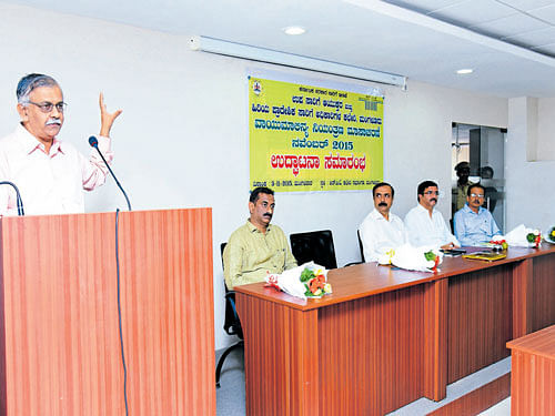 SBI&#8200;assistant general manager R N Kulkarni speaks during the inauguration of the pollution control month at the RTO in Mangaluru on Tuesday. DH photo