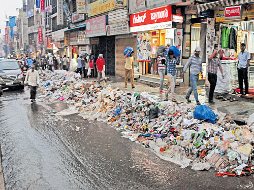 Piles of uncleared garbage dot the Avenue Road in the City, hindering the movement of pedestrians  and motorists. DH photo