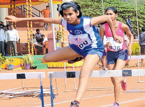 LEADING THE PACK: Kodagu's Pooja HV en route her gold in the U-16 100M hurdles on Friday. DH PHOTO