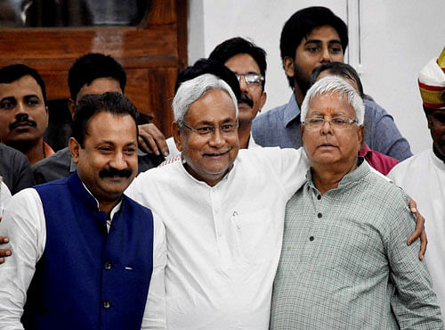 Bihar Chief Minister Nitish Kumar, RJD chief Lalu Prasad and Bihar Congress President Ashok Chaudhary at a press conference after Mahagathbandhan's (Grand Alliance) victory in Bihar assembly elections, in Patna on Sunday. PTI Photo