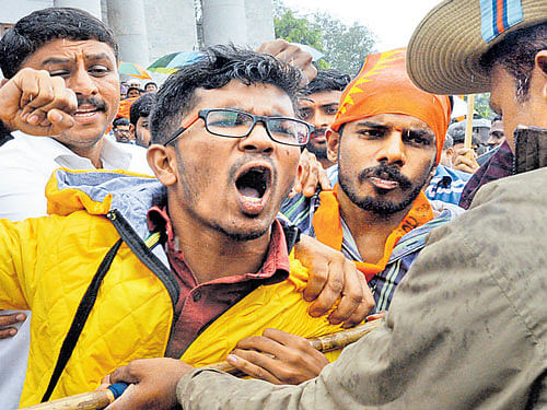 Agitated: VHP and Bajrang Dal activists stage a protest against the State government for celebrating Tipu Jayanti in front of Town Hall in Bengaluru on Wednesday. DH PHOTO