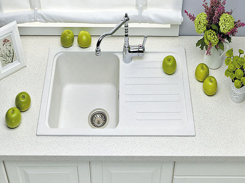 your pick Sinks are available in a variety of materials from stainless steel and durable porcelain on cast iron to several new styles.