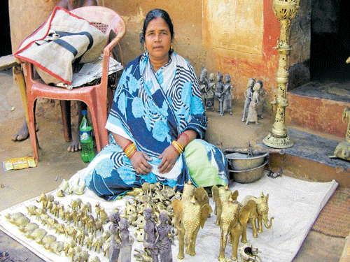 A craftswoman from Nabajibanpur village in Odisha with her Dokra creations.