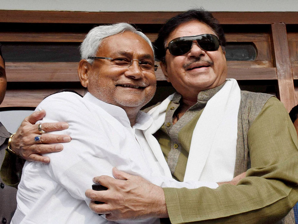 Although the Bharatiya Janata Party (BJP) badly lost the assembly polls to Nitish Kumar's Grand Alliance, Shatrughan Sinha has repeatedly publicly praised the chief minister. Advani is also said to have a soft corner for Nitish Kumar. File photo