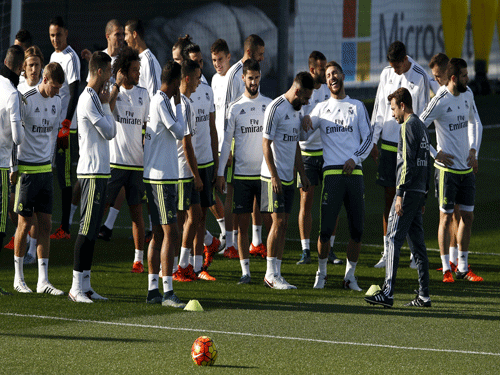 Real Madrid's players attend a training session, a day ahead of their 'Clasico' soccer match against Barcelona, at the Valdebebas training grounds outside Madrid, Spain, November 20, 2015. Reuters  Photo.