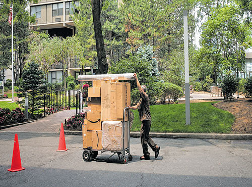 A man delivers parcels in NewYork. Besides dominating cloud business, Amazon has shown that it can make money in retail. INYT