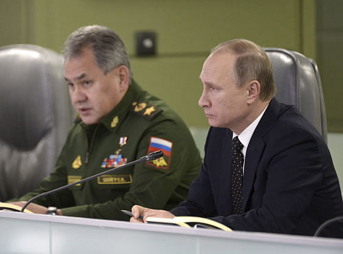 Russian President Putin with Defence Minister Shoigu attend meeting on Russian air force's activity in Syria at national defence control centre in Moscow. Reuters photo