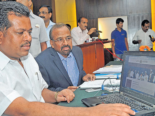 Labour Minister P T Parameshwar Naik launches a newweb portal of Labour department in the City on Friday. Labour department Commissioner DrDS Viswanath is also seen. DH PHOTO
