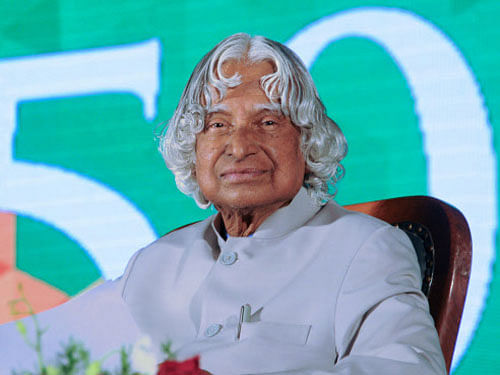A P J Abdul Kalam had thought of quitting as the President in 2005 after the Supreme Court quashed the proclamation dissolving Bihar Assembly, according to S M Khan, who was his Press Secretary at that time. DH Photo