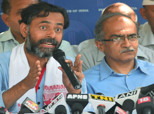 Expelled AAP leaders Yogendra Yadav and Prashant Bhushan. File Photo.