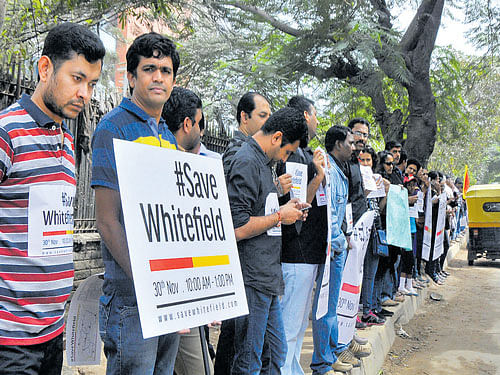 VOICING WOES: The residents of Whitefield swarmed the roads demanding that the civic agencies provide better infrastructure in the IT  hub, on Monday. DH&#8200;Photos / B&#8200;K Janardhan
