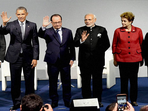 Prime Minister Narendra Modi,French President Francois Hollande, US President Barack Obama along with the Heads of State pose for a photograph at Mission Innovation in Paris on Monday. PTI Photo