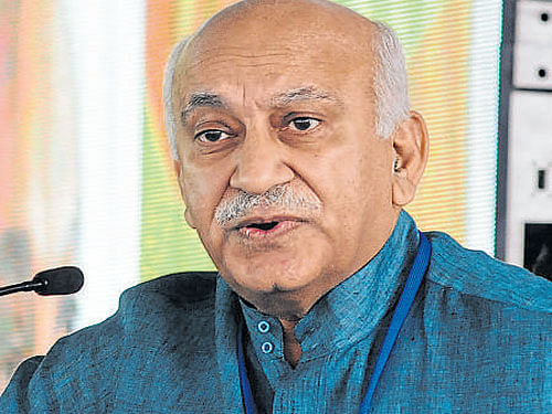 MP M J Akbar speaks on 'Challenges to Modernity' at the Bangalore Literature Festival. DH&#8200;PHOTO
