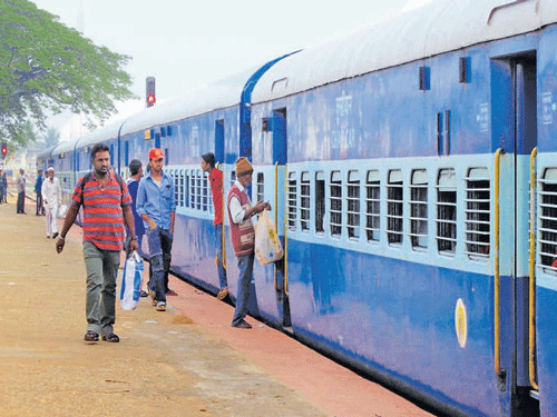 Lack of connectivity onboard is hindering the ordering process for e-catering service that is limited to a few trains. DH File PHOTO