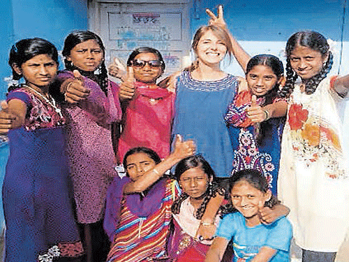 Rebecca Bowers with the children from Gulbarga Colony slum at Tilaknagar.