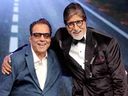 Veteran actor Dharmendra  and Amitabh Bachchan. File Photo.
