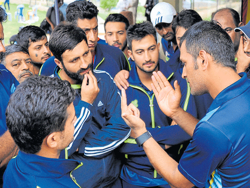 rapt attention J&K players are all ears as MS Dhoni makes a point in Bengaluru on Thursday. DH photo
