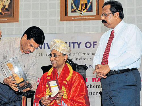 Vice Chancellor K S Rangappa felicitates Nobel laureate Venkatraman Ramakrishnan during his visit to the University ofMysore on Friday. Registrar Prof C Basavaraju is also seen. DH PHOTO