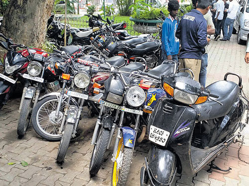 Two-wheeler growth is likely to remain muted at around two-three per cent in 2016. DH File Photo.