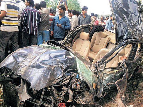 The mangled remains of the car that rammed into a tree in Budigere near Vijaypur on Saturday. DH photo
