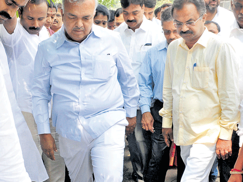 'Ausion' an electronic mobility and travel aid device for the visually impaired based on the echolocation principle was launched by Minister for Transport Ramalinga Reddy. DH file photo