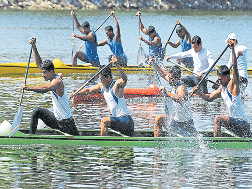 Team effort: (From left) Sony Singh, Lakshomal Singh, Sani Nishad and Arjun D (in green boat) of MEG-A enroute their canoeing-4 gold on Saturday. DH PHOTO