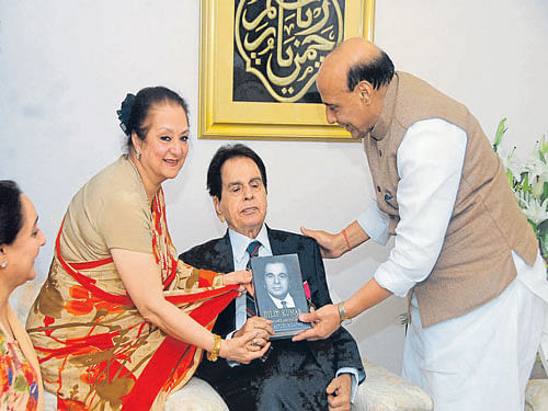 Union Home Minister Rajnath Singh presents Padma Vibhushan to Dilip Kumar in Mumbai on Sunday. DH photo