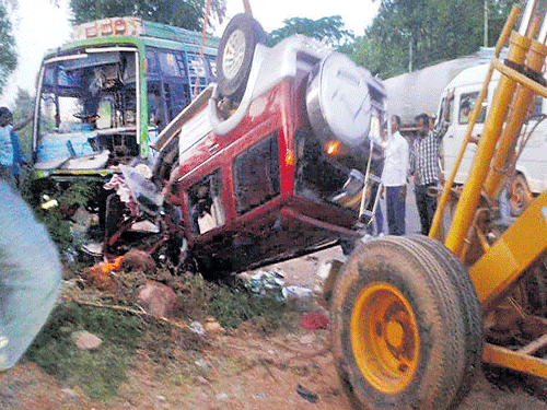 HORRIFIC: The mangled remains of the car that overturned after a bus tried to overtake it near Lakshmipura on Kanakapura Road on Sunday. dh Photo