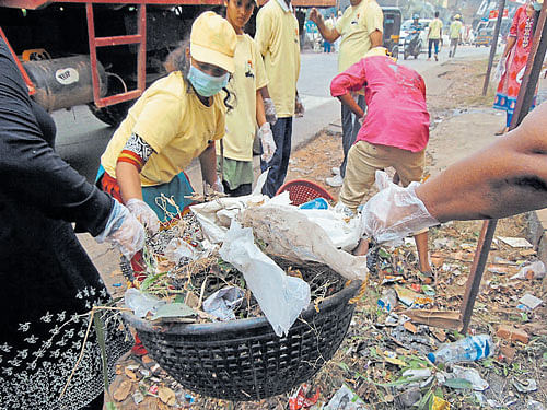 Volunteers clear garbage on Agnes-Mallikatta road in Mangaluru. DH photo
