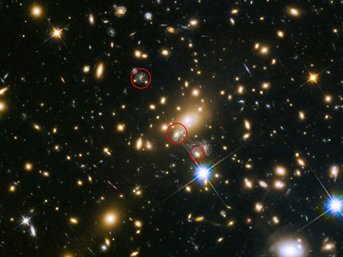 First ever predicted supernova observed. Refsdal reappeareddue to gravitaional lensing. Photo credit: twitter/HubbleTelescope