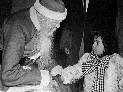 reminiscing The author with Santa Claus in London in 1957.