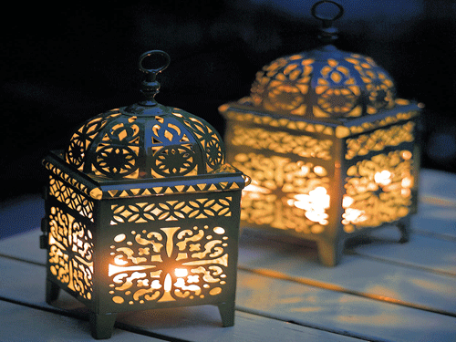 bright & cheerful Intricate lanterns add to the aesthetics of the space.